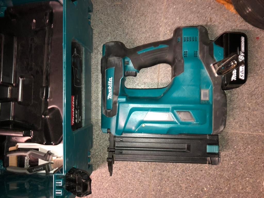 Makita Tacker, Enlèvement, Neuf