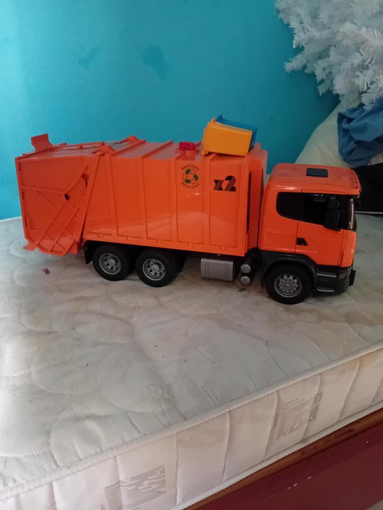 Afvalwagen met vuilbakjes, Enfants & Bébés, Jouets | Véhicules en jouets, Enlèvement, Comme neuf