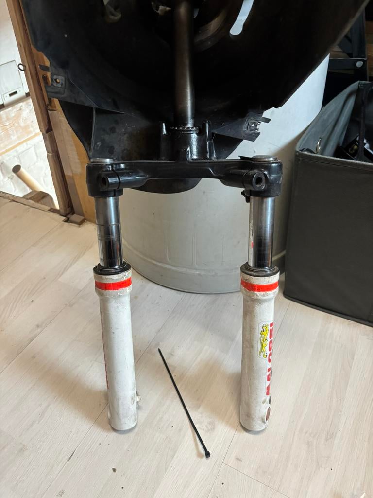 Mbk booster voorkant t stuk plus poten en lagers, Motos, Enlèvement ou Envoi