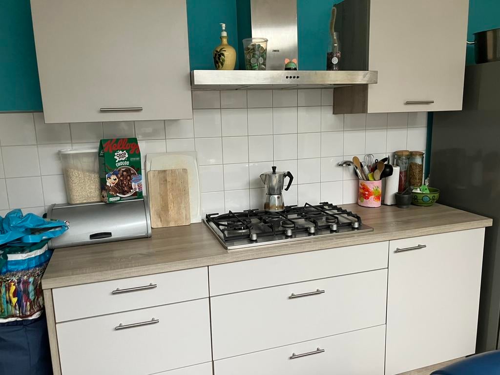 Mooie, volledige keuken met keukeneiland, Huis en Inrichting, Keuken | Keukenelementen, Ophalen, Zo goed als nieuw