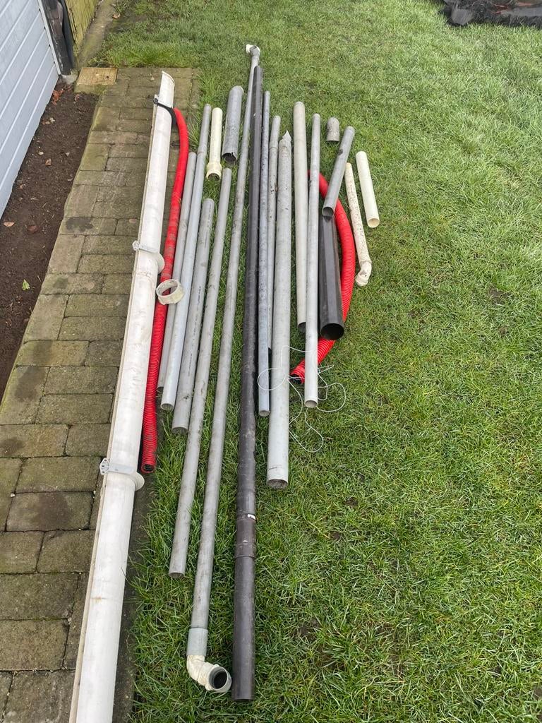 verschillende buizen + dakgoot, Doe-het-zelf en Bouw, Buizen en Afvoer, Ophalen, Zo goed als nieuw, Dakgoot