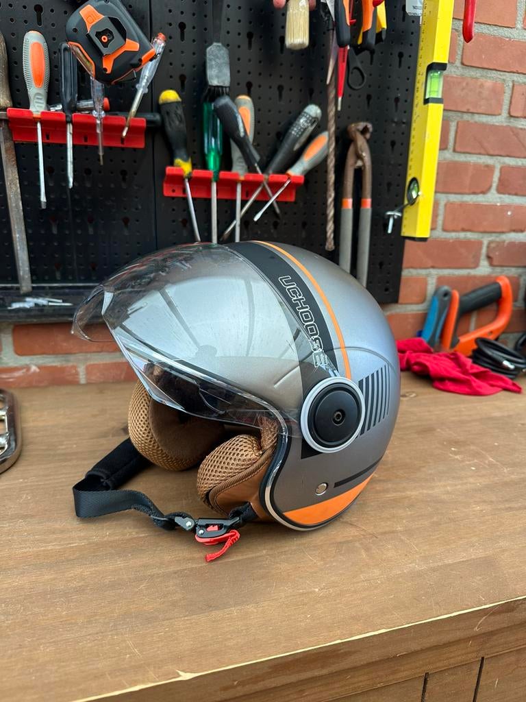 Brommer helm met zonneklep, Fietsen en Brommers, Brommerhelmen, Ophalen, Zo goed als nieuw