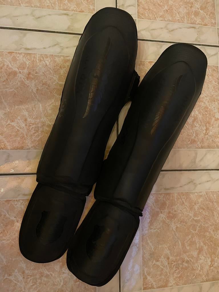 Kirat Fight Gear Scheen- &Voetbeschermers–Zwart, Goede Staat, Sport en Fitness, Vechtsporten en Zelfverdediging, Ophalen