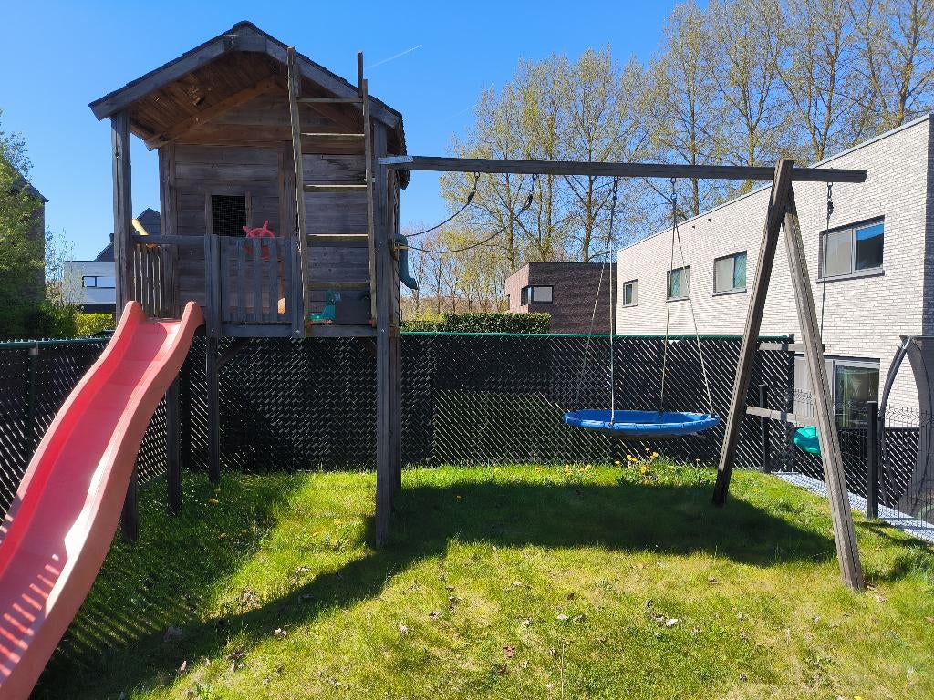 Tour de jeu avec balançoires et toboggan, Enfants & Bébés, Enlèvement, Comme neuf, Balançoire