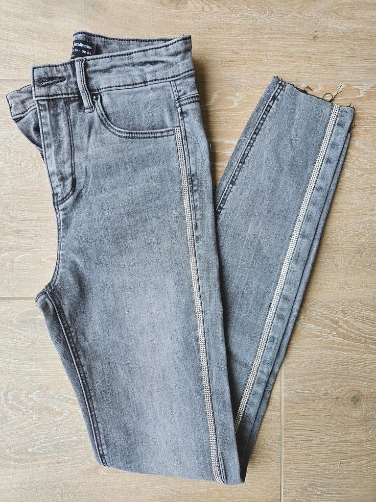 Nieuwe grijze jeans met strass, Stradivarius, Ophalen of Verzenden, Nieuw