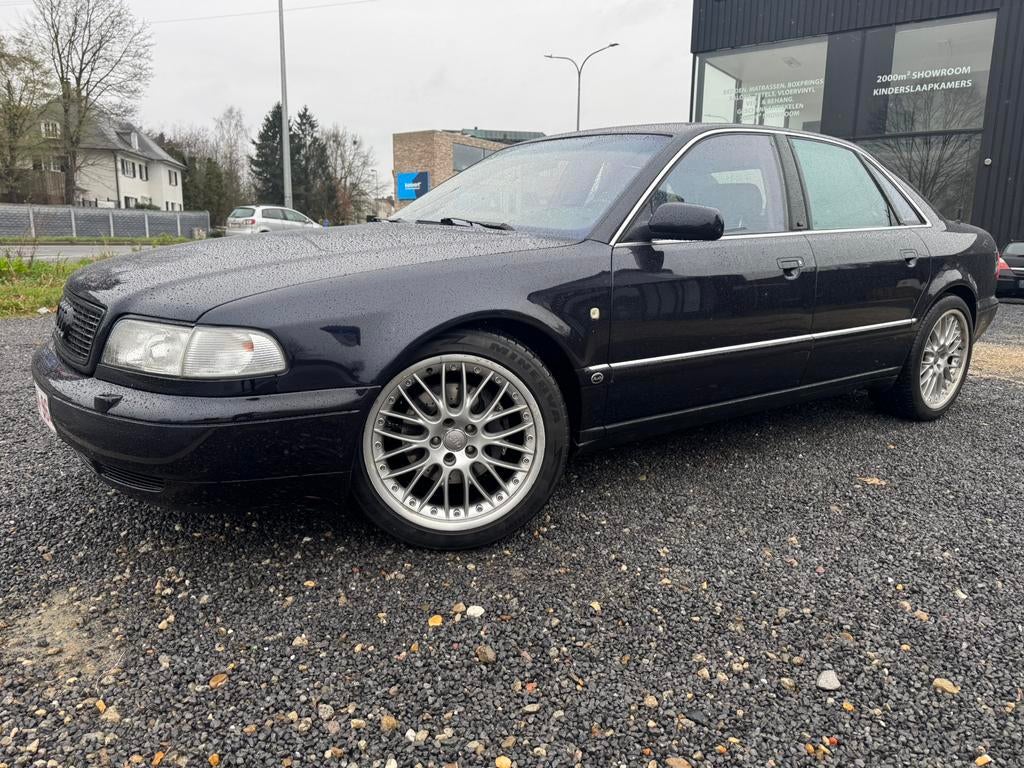 AUDI A8 4.2 benzine V8 Oldtimer, Auto's, Automaat, Zwart, 4200 cc, Blauw