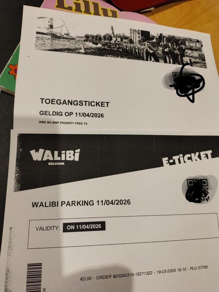 2 tickets Walibi voor volwassenen en parkeerticket.