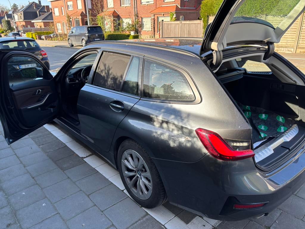 Zonnewering - Verduistering BMW 320 - 330e op maat gemaakt, Motoren, Ophalen