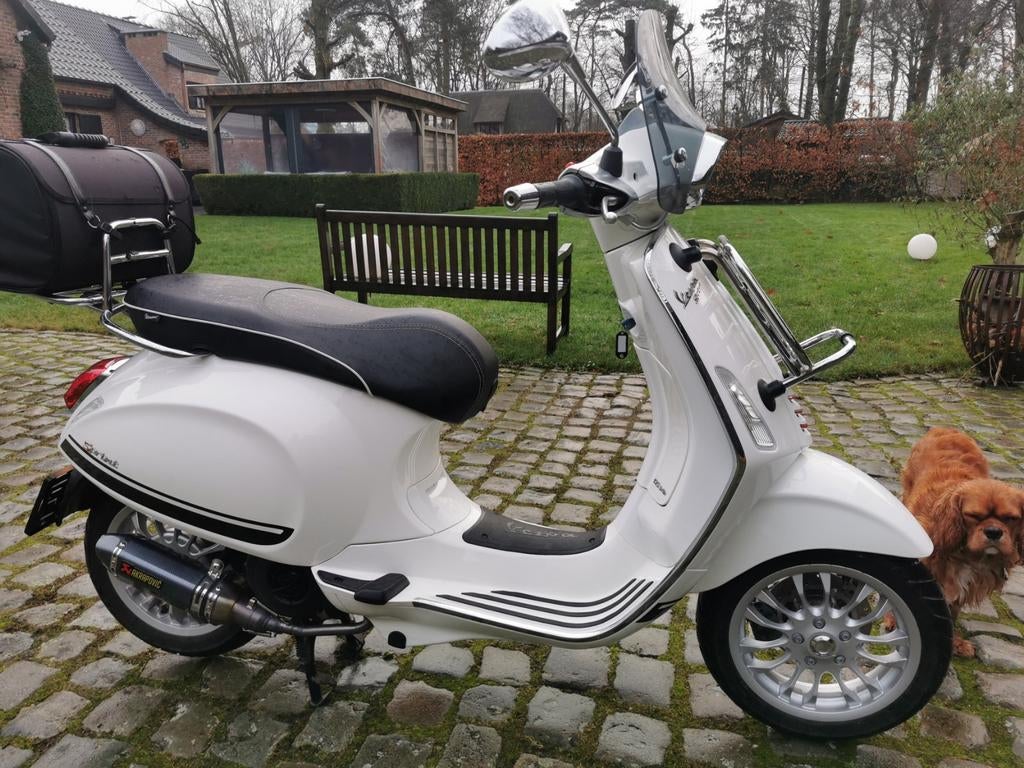 Vespa sprint sport 125iè abs.slechts 2400 KMS.bj 10-2015., Motoren, Scooter, Occasion, Bedrijf, 125 cc
