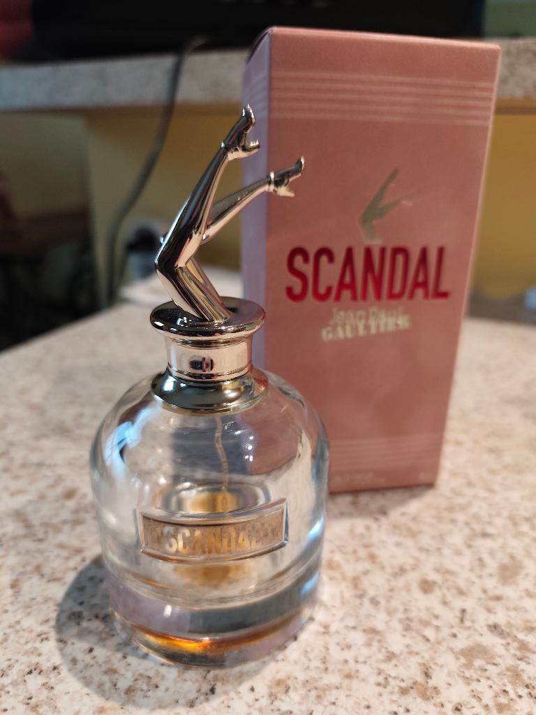 Eau de parfum « SCANDAL » bouteille vide et boîte velours, Enlèvement, Utilisé, Bouteille de parfum