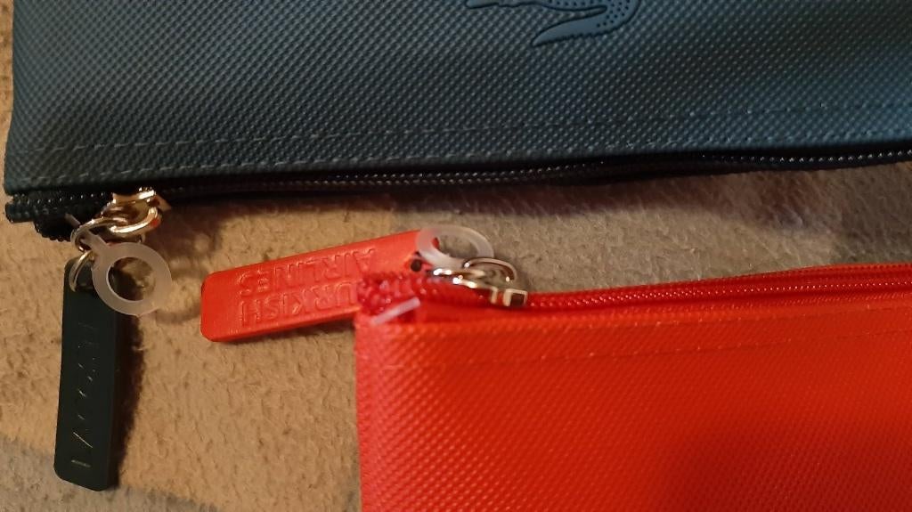 2 Exclusieve toilettassen Lacoste rood en blauw TA unisex, Ophalen of Verzenden, Nieuw, Blauw, Heer of Dame