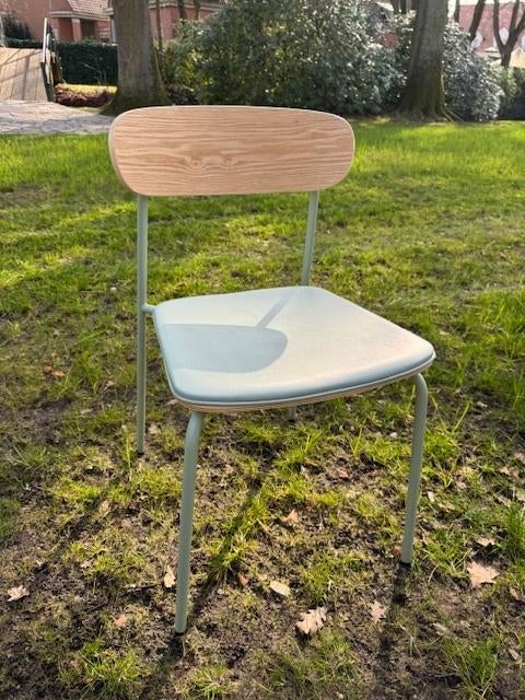 Stoelen met groen zitvlak en pootjes en houten rugsteun, Huis en Inrichting, Stoelen, Ophalen, Overige kleuren, Zo goed als nieuw