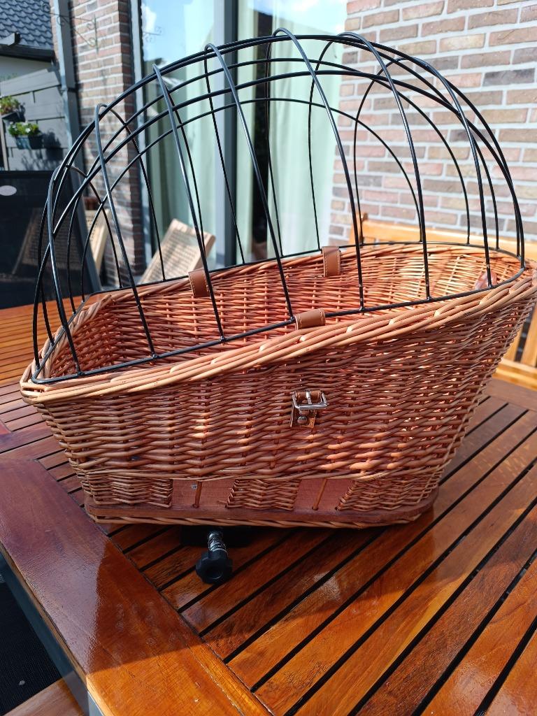 Rieten fietsmand voor hondje, Fietsen en Brommers, Fietsaccessoires | Fietsmanden, Ophalen, Zo goed als nieuw, Fietsmand, Duvo+