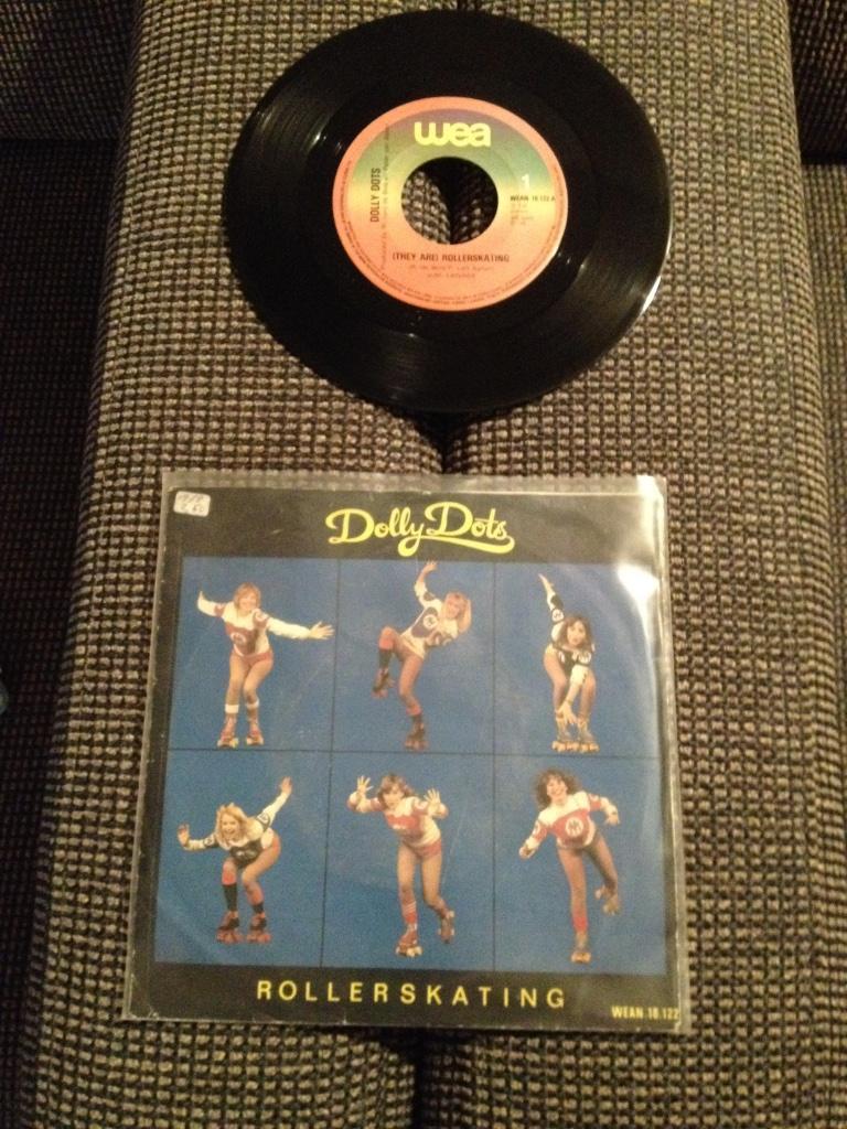 Single Dolly Dots  rollerskating , WEA., CD & DVD, Vinyles Singles, Utilisé, Single, Pop, Enlèvement ou Envoi