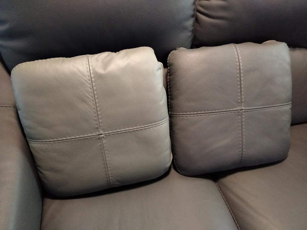2 coussins en cuir épais gris clair et foncé, Enlèvement, Neuf, Gris, Carré