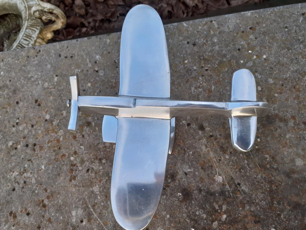 PRACHTIG VLIEGTUIG OP EEN BASIS VAN GEGOTEN ALUMINIUM., Ophalen of Verzenden, Zo goed als nieuw, Overige typen