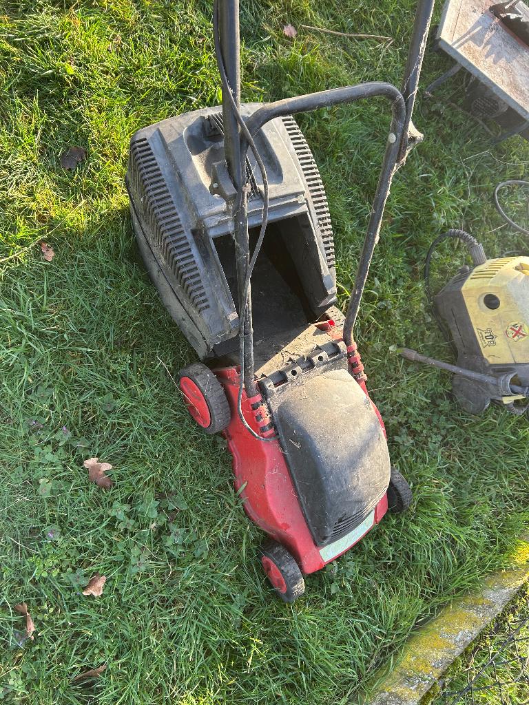 Grasmachine op electriciteit, Ophalen, Cirkelmaaier, Gebruikt, Elektrische grasmaaier