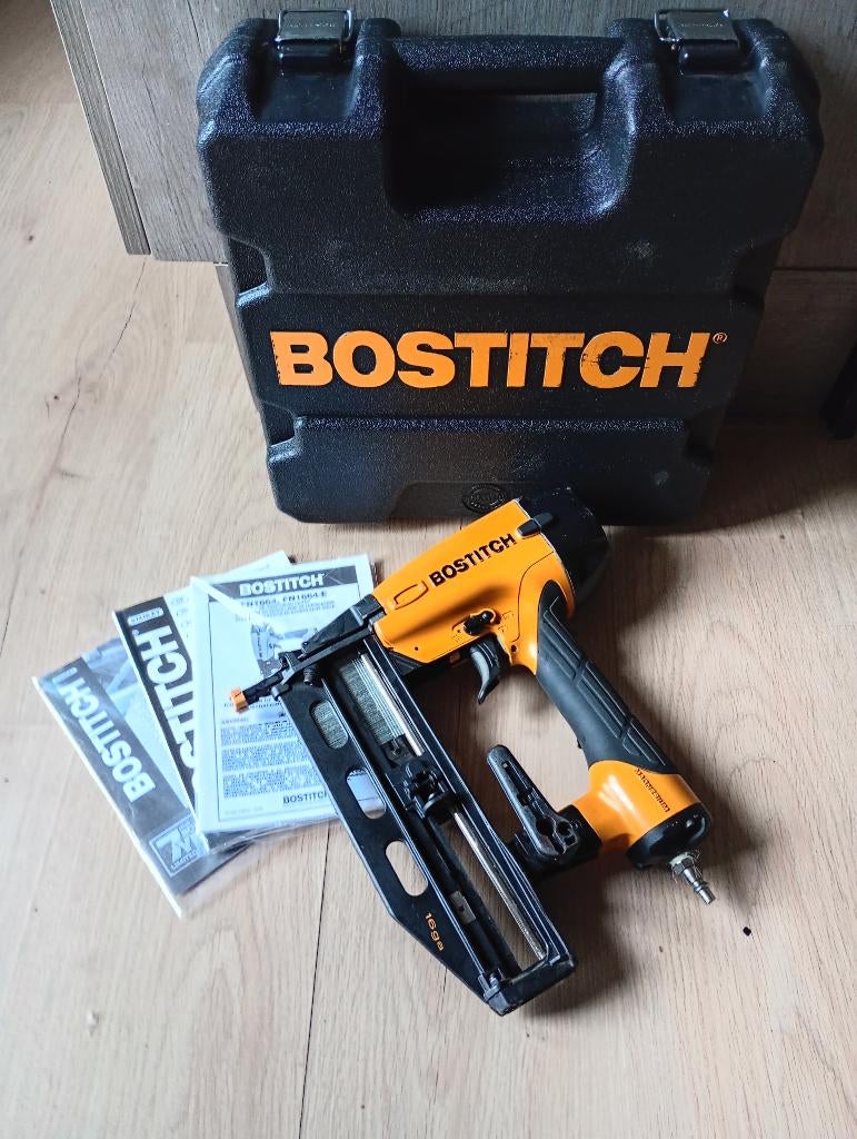 Cloueuse pneumatique, Enlèvement, Comme neuf