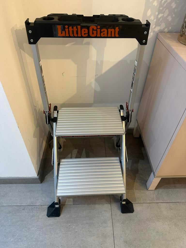 Little giant step 2 marches, Ophalen, Zo goed als nieuw