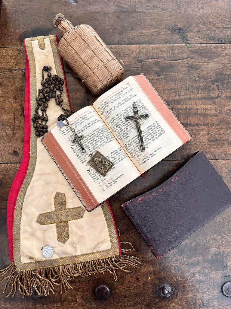 Reis attributen Missionaris ( collectie Antropoloog Congo ), Verzenden