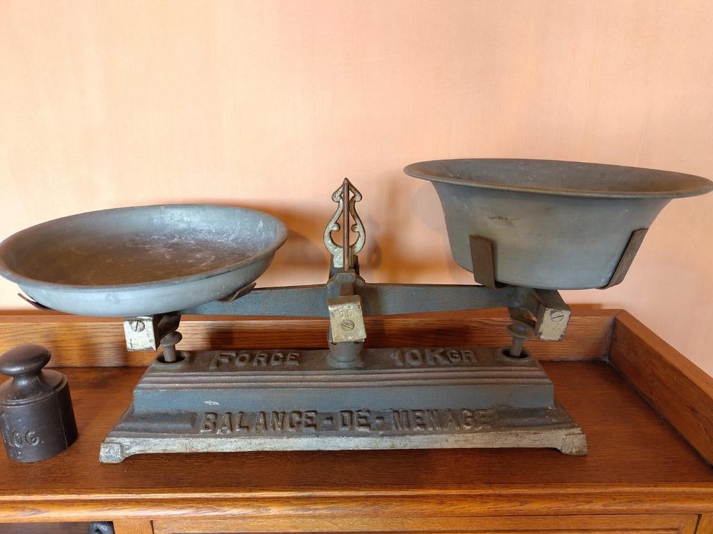 Balance domestique ancienne avec balances en zinc, Enlèvement