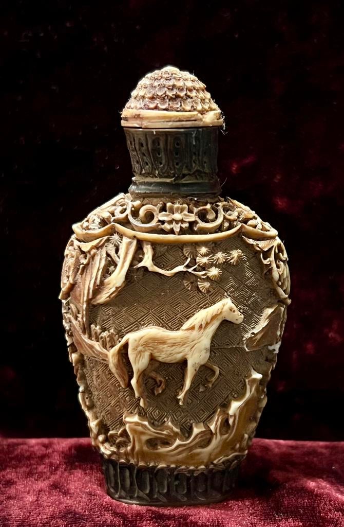Chinese vintage snuiffles – rijk gesneden paarddecoratie, Enlèvement ou Envoi