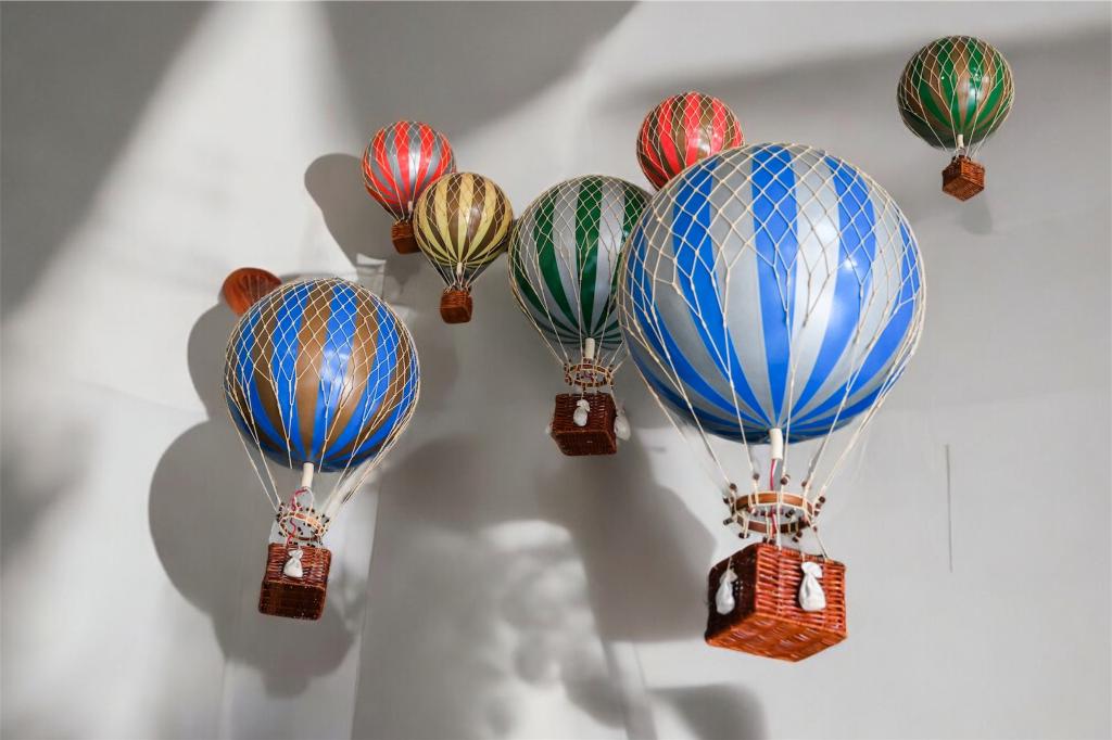 Montgolfières Authentic Models, Maison & Meubles, Accessoires pour la Maison | Décorations murale, Comme neuf, Objet de décoration