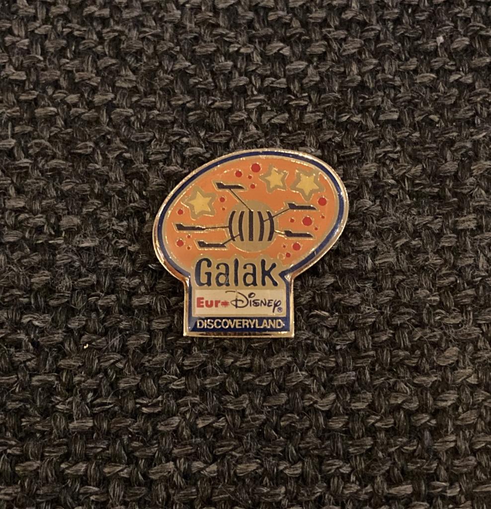 PIN - EURO DISNEY - DISCOVERYLAND - GALAK, Envoi, Utilisé, Autres sujets/thèmes, Insigne ou Pin's