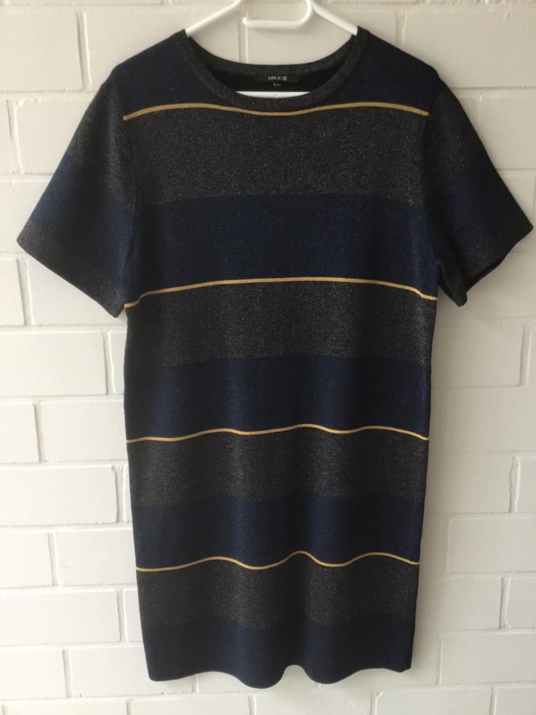 Jurk korte mouw NIKKIE, Kleding | Dames, Jurken, Zo goed als nieuw, Maat 38/40 (M), Overige kleuren, Boven de knie, Ophalen of Verzenden