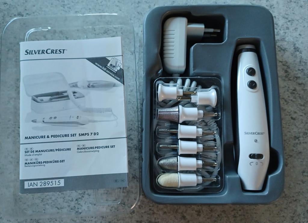 Manicure & pedicure set met 7 opzet stukjes ., Ophalen, Zo goed als nieuw