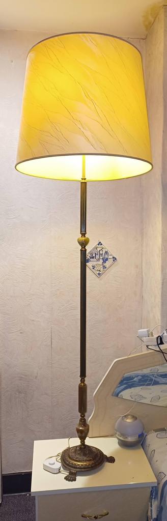 Lampe avec abat jour, Beige, Rond, Enlèvement, Utilisé