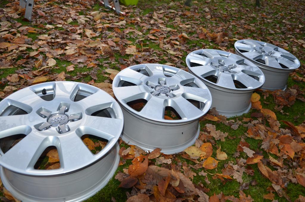 Kit de jantes d'origine Audi Q7 (L40 601 025 AF), Pneus hiver, Enlèvement ou Envoi, 18 pouces, Jante(s)