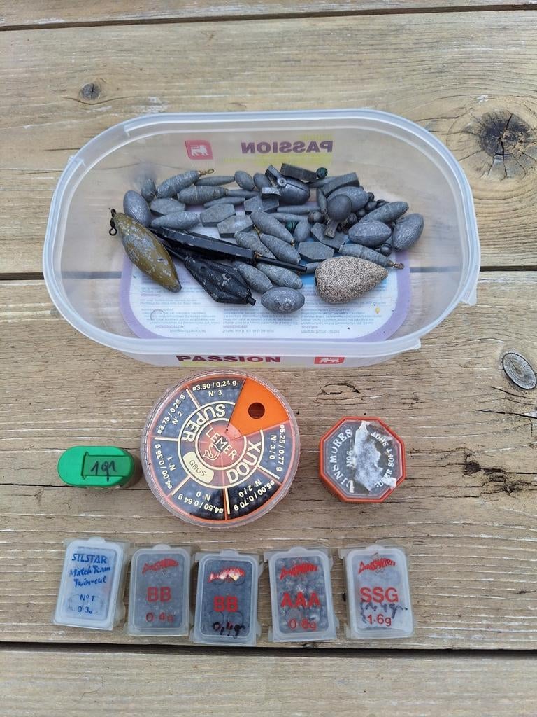 Lood van verschillende gewichten voor te vissen, Enlèvement