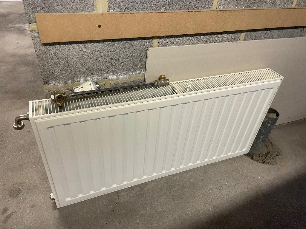 2 Radiateurs, Bricolage & Construction, Enlèvement, Utilisé, Radiateur
