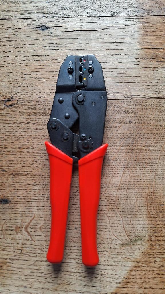 Pince à sertir les cosses de câble électrique, Bricolage & Construction, Enlèvement ou Envoi, Comme neuf, Autres types