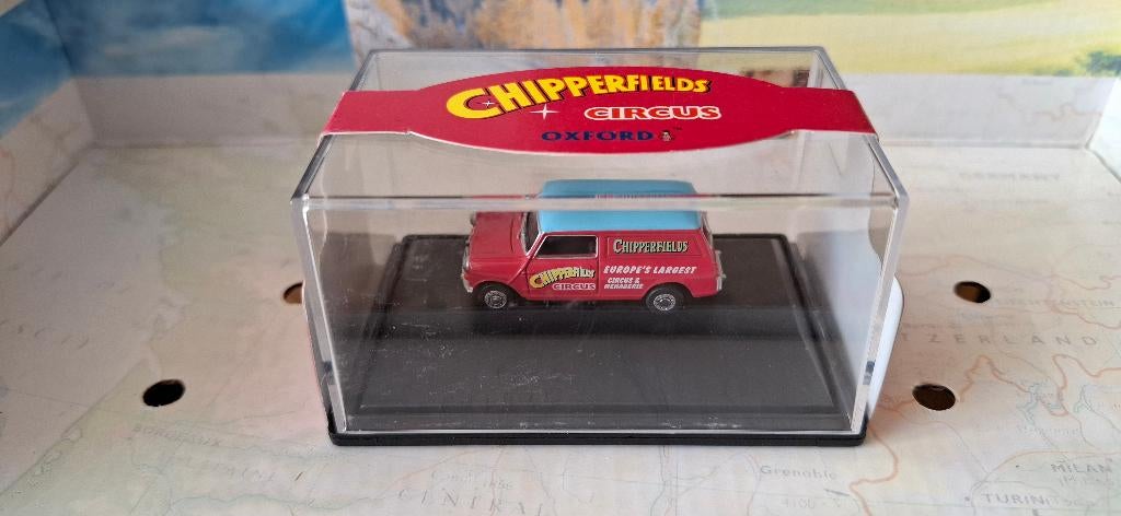 MINI AUSTIN VAN CHIPPERFIELS Circus 1/76 OXFORD Neuf+Perplex, Hobby en Vrije tijd, Modelauto's | Overige schalen, Nieuw, Auto