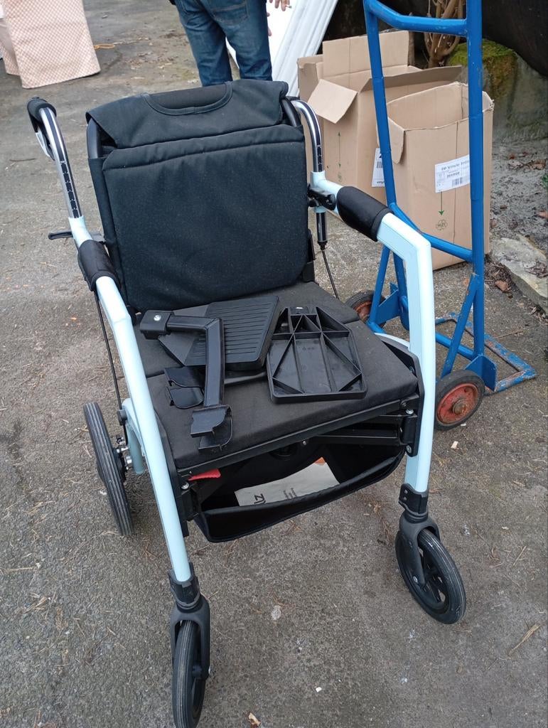 Rollz motion rollator en rolstoel in een, Ophalen