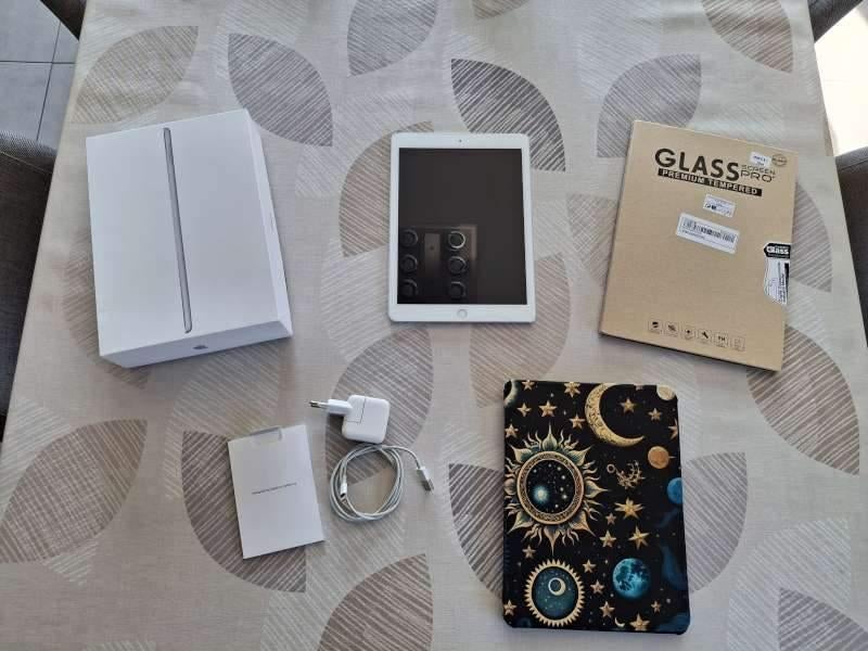 Ipad 6de generatie 32GB zilver met toebehoren, Informatique & Logiciels, Apple iPad Tablettes, 32 GB, Apple iPad, Enlèvement, Wi-Fi