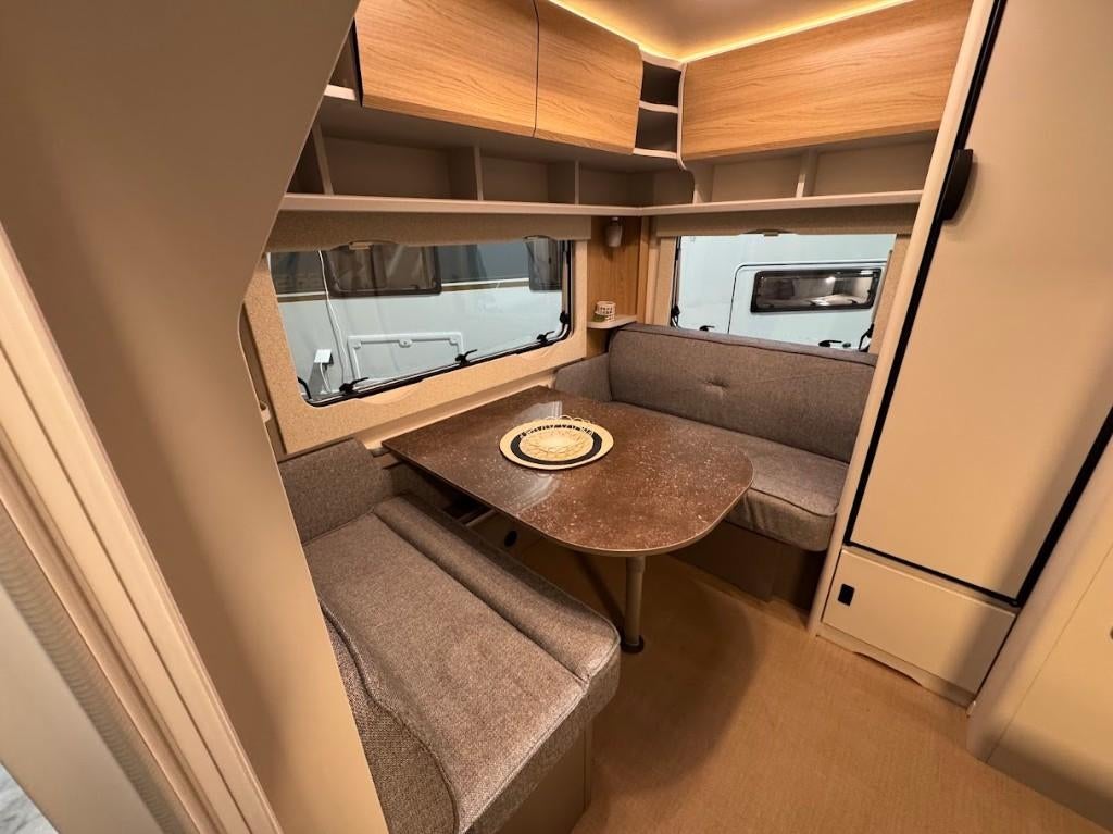 Lits jumeaux Burstner B66 490 TL, Jusqu'à 4, 6 à 7 mètres, Entreprise, Bürstner