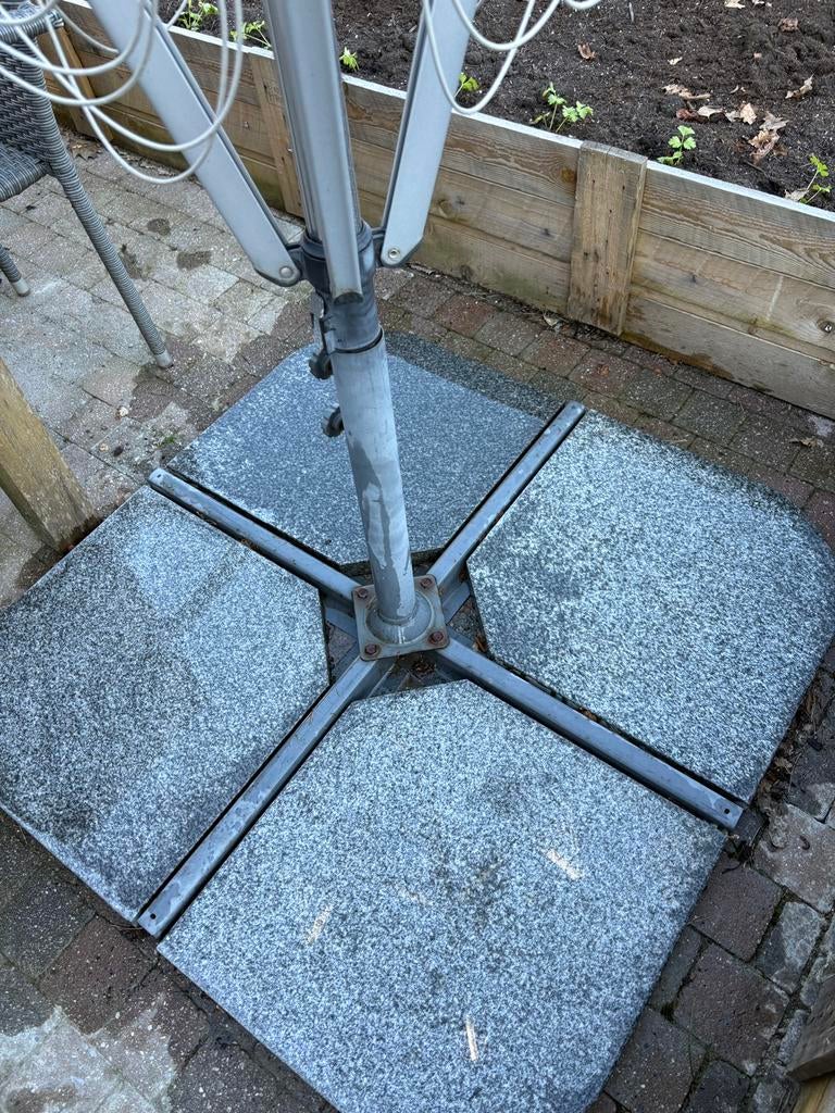 Zware parasolvoet met 4 stenen, Tuin en Terras, Parasols, Ophalen, Zo goed als nieuw, Parasolvoet