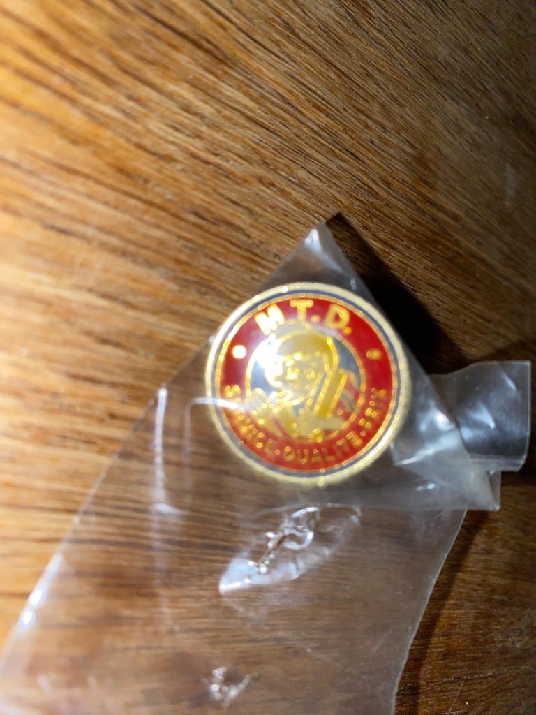 Pin's M.T.D. vintage Collector ‘90s B Neuf emballé, Collections, Envoi, Neuf, Marque, Insigne ou Pin's