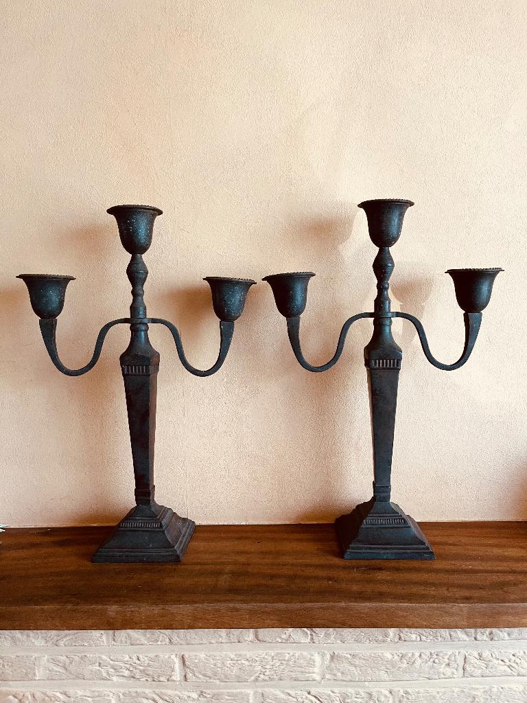 2 Oude zware metalen kandelaars, Antiek en Kunst, Ophalen of Verzenden, Overige materialen