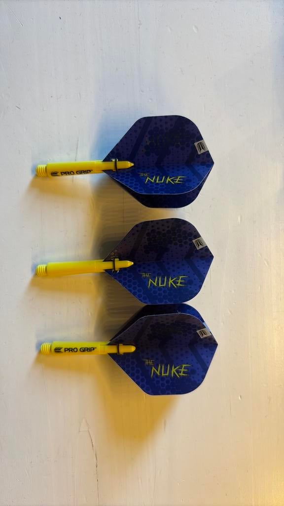 Luke litler flight+schafts, Sport en Fitness, Darts, Ophalen, Nieuw, Flights