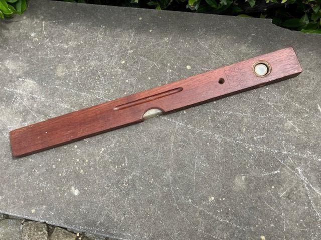 NIVEAU VINTAGE. FONCTIONNE ENCORE L : 60 CM, H : 6 CM, Antiquités & Art, Antiquités | Outils & Instruments, Enlèvement ou Envoi