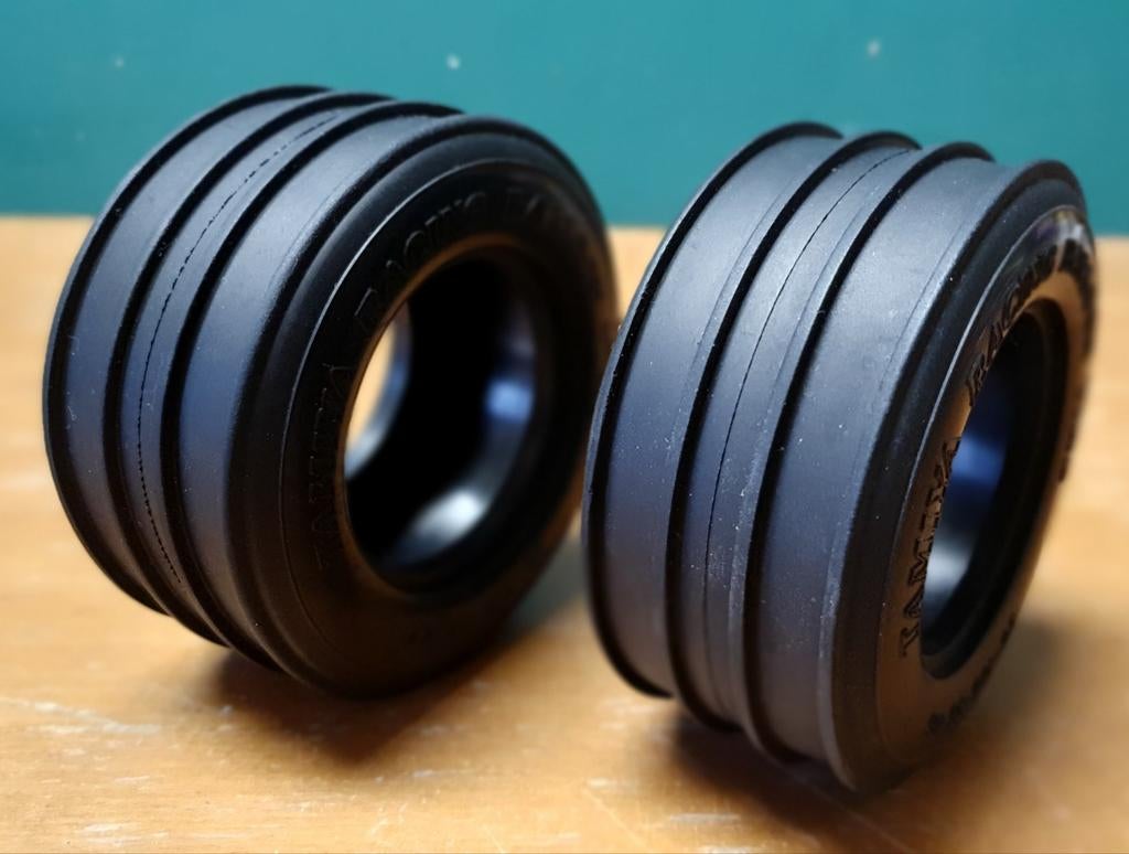 Pneus avant vintage Tamiya 58086 53067 Monster Racer., Hobby & Loisirs créatifs, Modélisme | Radiocommandé & Téléguidé | Voitures