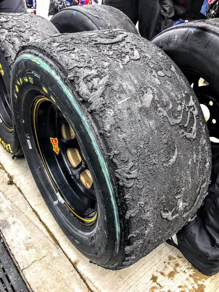 Gezocht: Versleten circuit banden (Slicks) - OPHALEN, Auto-onderdelen, Banden en Velgen, Ophalen, Band(en)