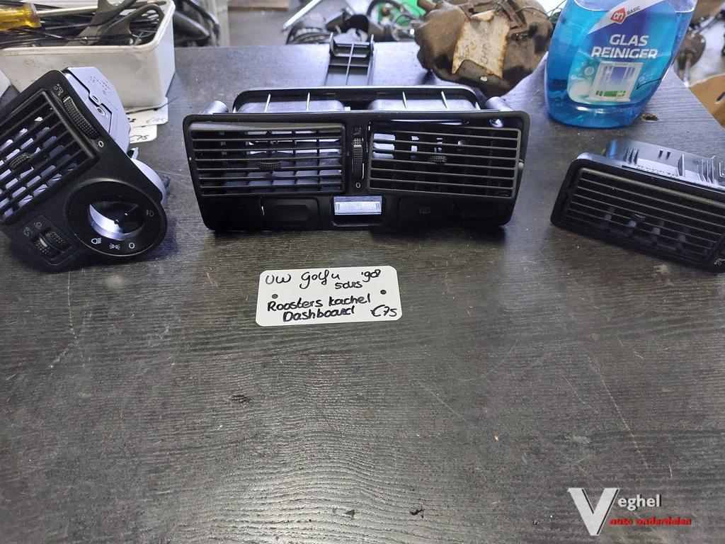 VW Golf 4 5drs roosters kachel dashboard '98, Gebruikt, -, -, Ophalen of Verzenden