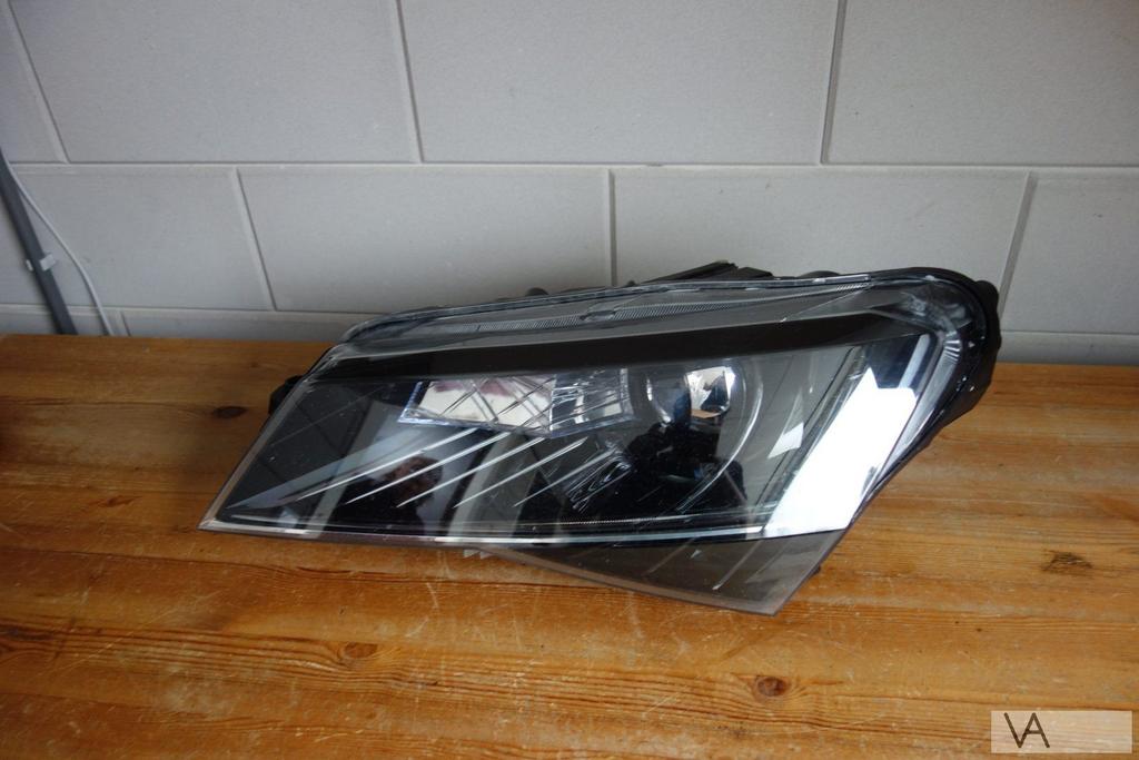 Skoda Superb 2014 - 2019 koplamp links xenon 3 modules €200, Autos : Pièces & Accessoires, -, Utilisé, Skoda, -