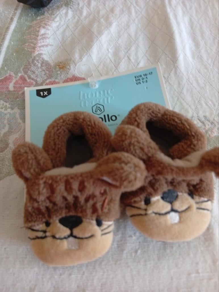 Pas geboren baby sloefjes nog nieuwe staat, Kinderen en Baby's, Babykleding | Schoentjes en Sokjes, Ophalen