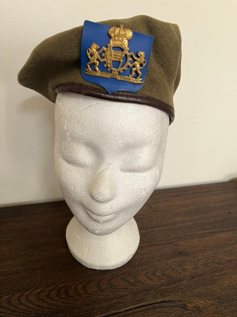 Vintage Belgische militaire baret logistiek, Verzamelen, Ophalen of Verzenden, Landmacht, Kleding of Schoenen